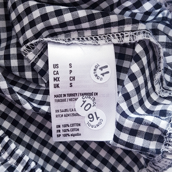 AMERICAN EAGLE Black & White Gingham Ruffle Shoulder Top - Picture 7 of 9